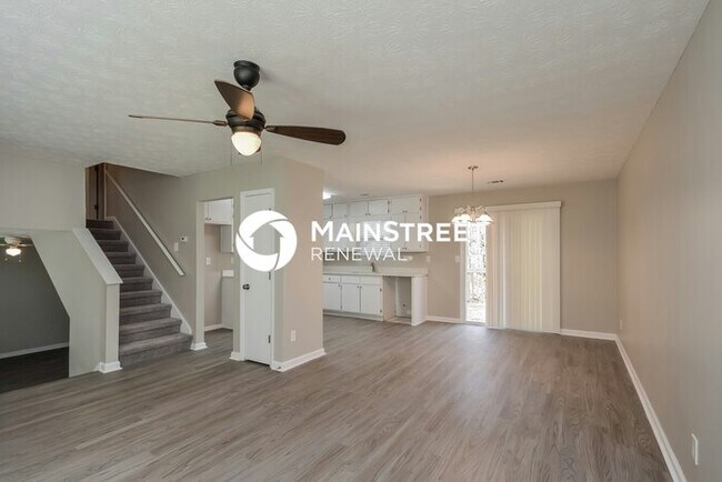 Foto del edificio - 3 Bedroom Pet-Friendly Home in Ellenwood, GA with Main Street Renewal
