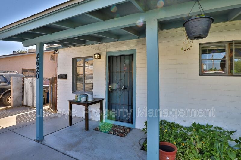 Primary Photo - 4620 N 10th Pl