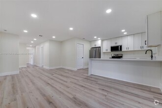 Building Photo - 2942 SW 25th St