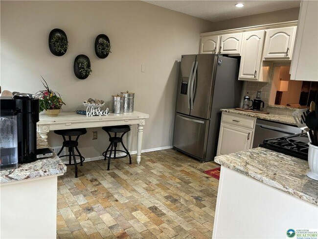 Foto del edificio - 1963 Delancey St