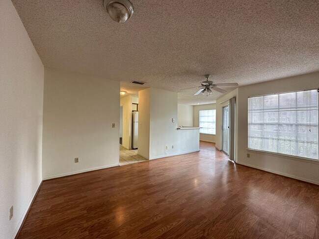 Building Photo - MOVE IN READY!!!! 1 BEDROOM 1 BATHROOM AVA...