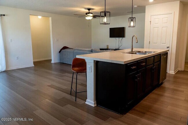 Foto del edificio - 1863 Maxine Br Wy