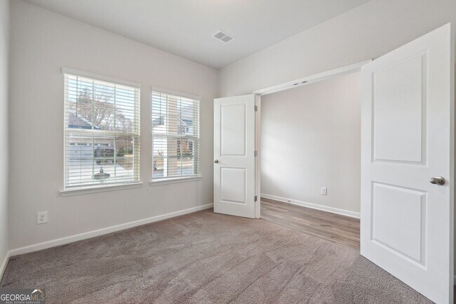 Building Photo - 262 Magnolia Dr
