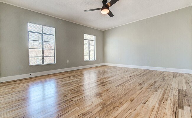 Building Photo - 3904 Maplewood Ave