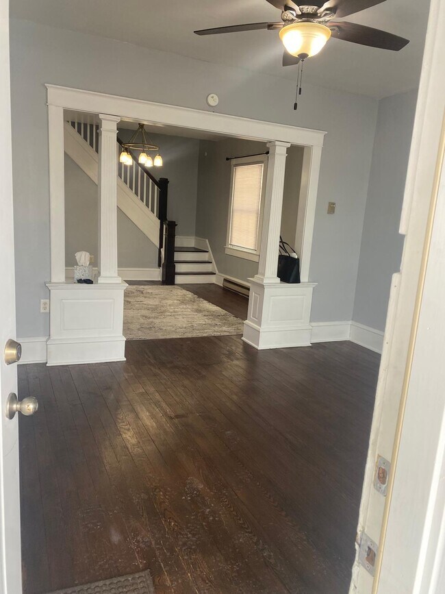 Building Photo - 104 S 4th St