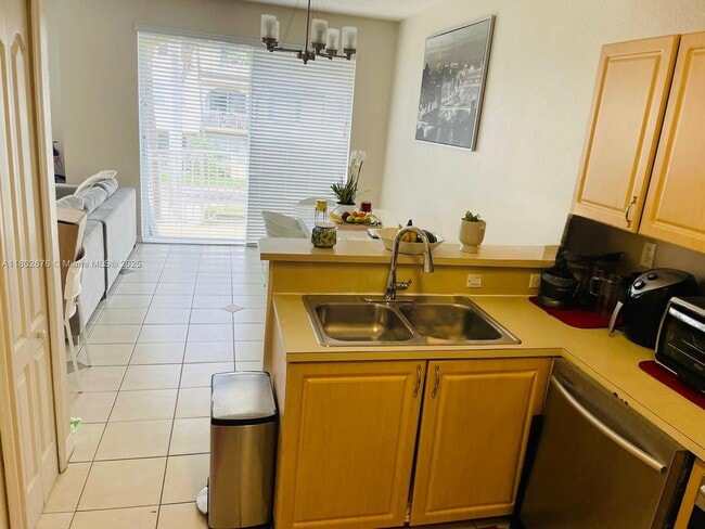 Foto del edificio - 8906 W Flagler St