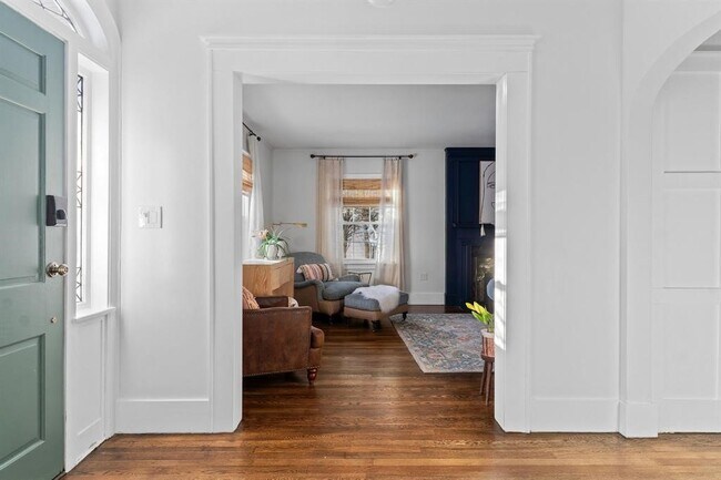 Building Photo - 13 Chapin St