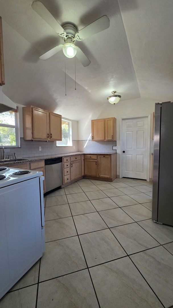 Foto del edificio - 2 Bedroom 1 Bath Single Family Home