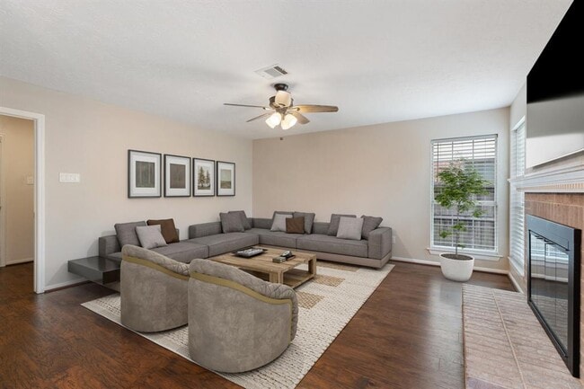 Building Photo - 7015 Redwood Falls Dr