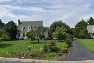 Building Photo - 6050 Gloucester Ct