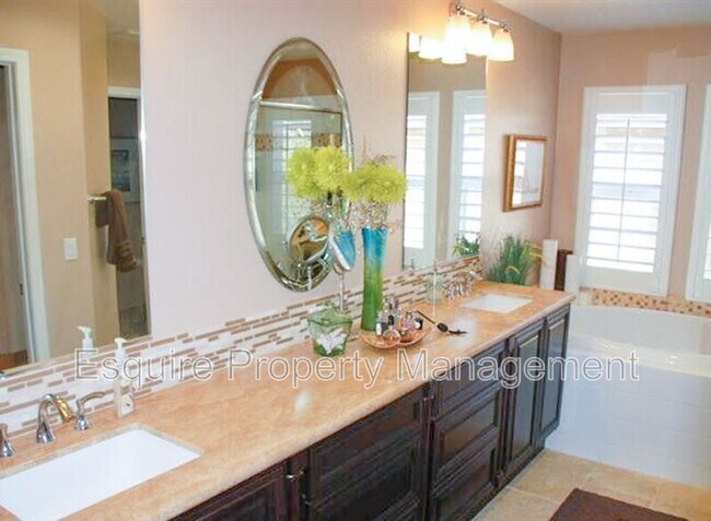 Foto del edificio - 625 Clearwater Creek Dr