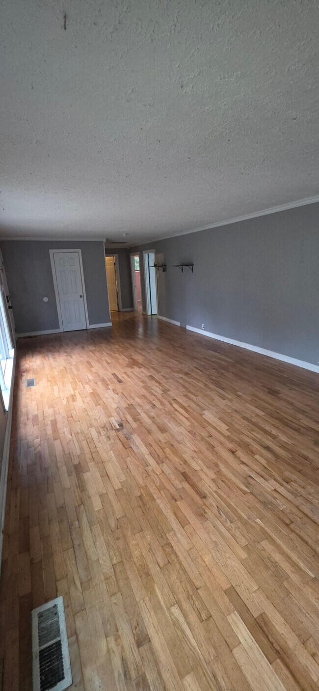 Viviendo - 8802 Forest Ave SW