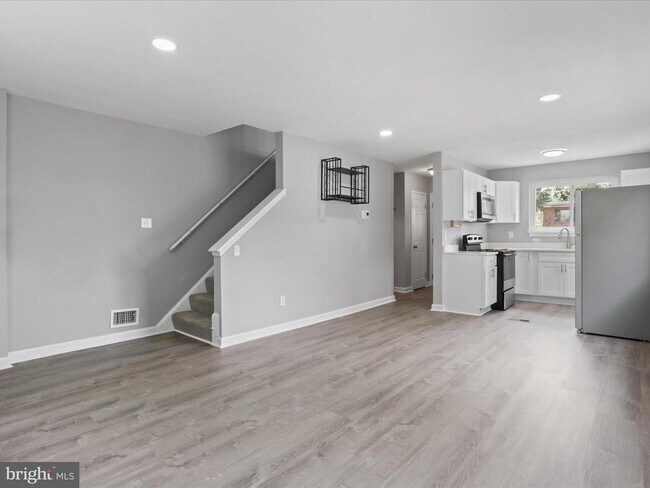 Building Photo - 5026 Roseld Ct