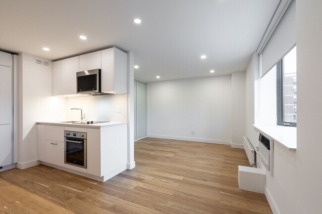 Building Photo - 800 Richmond St W