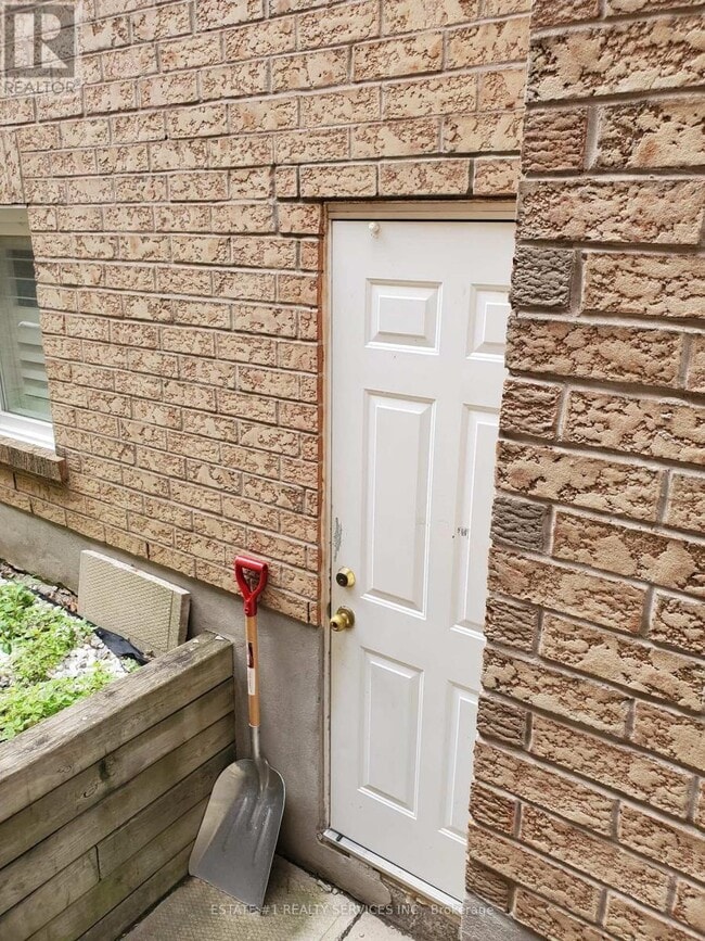 Building Photo - 552 Ravenstone Ct