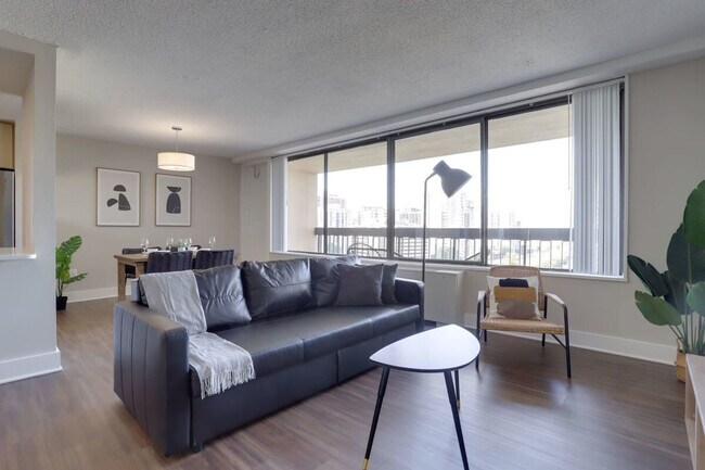 Building Photo - 1201 S Bell St