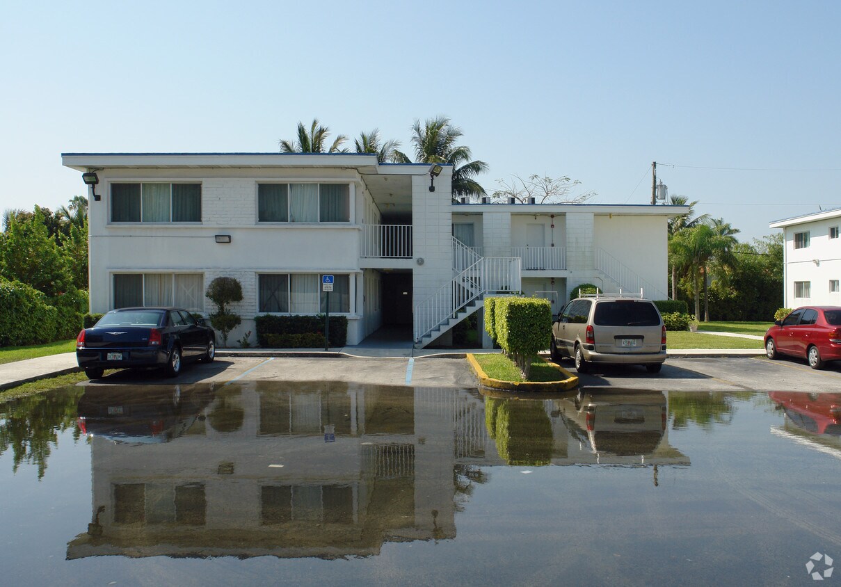 Foto del edificio - 680 NE 88th Ter