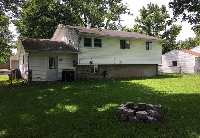 Foto del edificio - 571 Maplecrest Dr