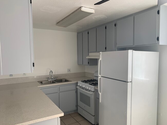 Foto del edificio - 147 S Avenue 56