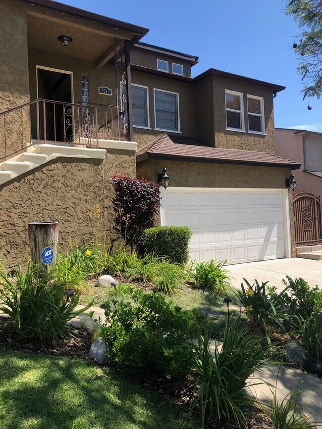 Building Photo - Windsor Hills Must See!!!