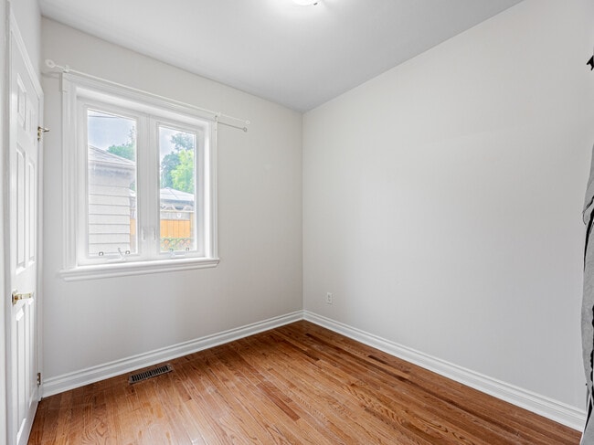 Building Photo - 122 Maybourne Ave