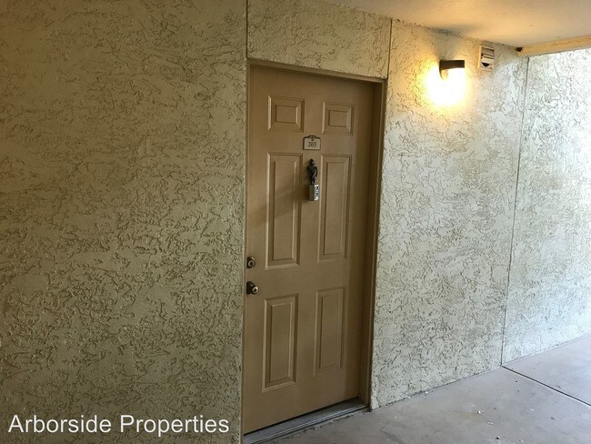 Building Photo - 832 Camargo Way