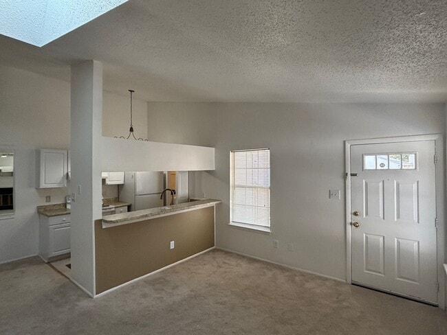 Foto del edificio - 2 Bedroom, 1 Bath Condo in Virginia Beach