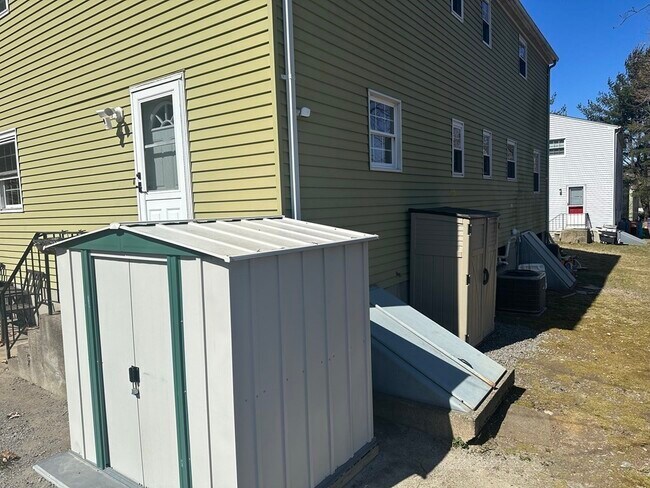 Foto del edificio - 24 Waverly Ln