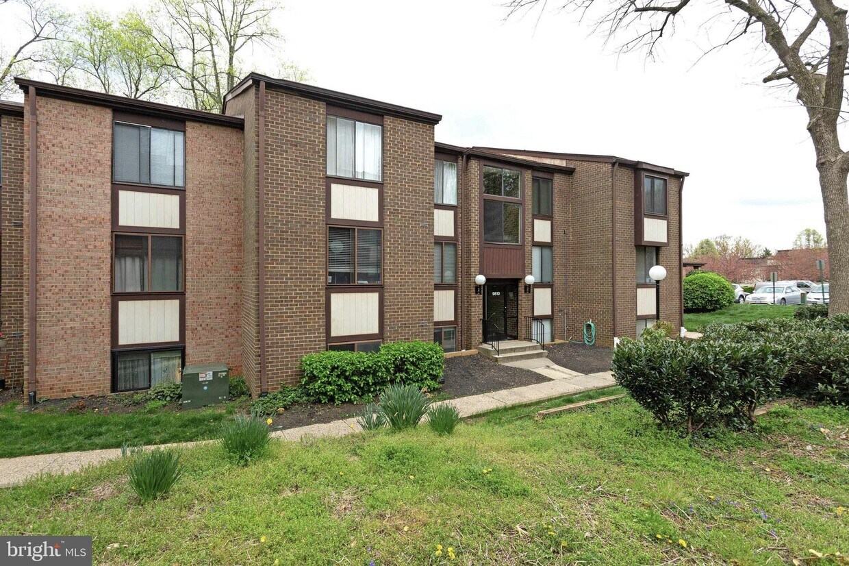 Primary Photo - 9810 Kingsbridge Dr