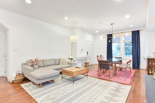 Living room - 15 Grant Cir NW