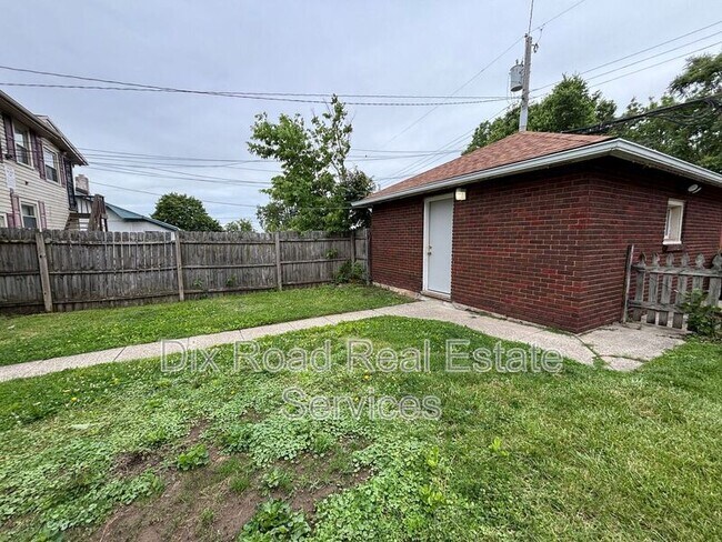 Building Photo - 4013 E 3rd St