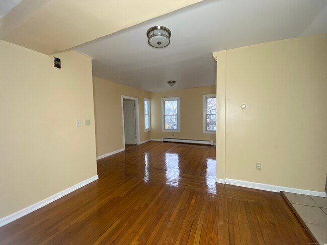 Building Photo - 515 Winthrop Ave
