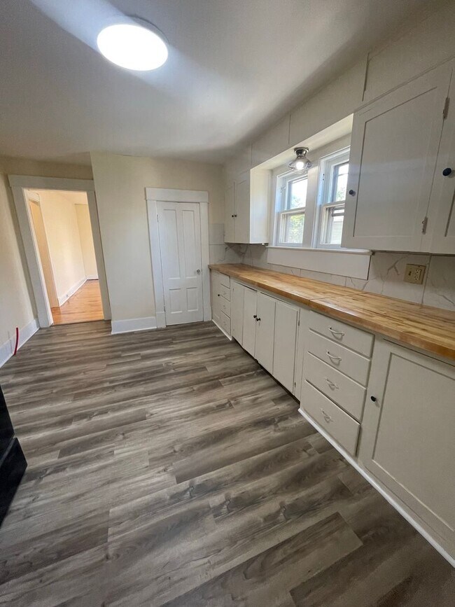 Building Photo - 57 N Willard St