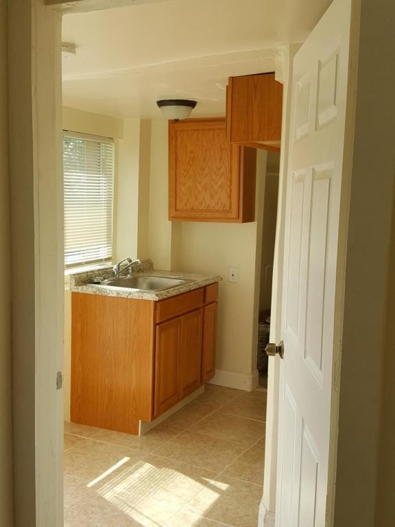 Building Photo - 500 Fremont Ave., Unit B