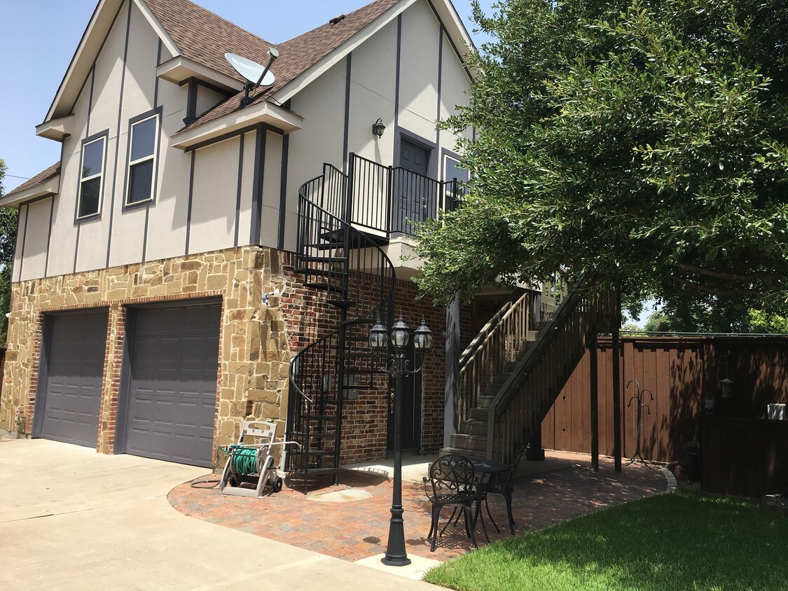 Over Garage Apartment - 6371 Vickery Blvd