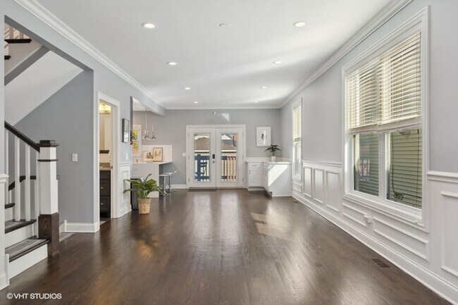 Foto del edificio - 5028 W Waveland Ave