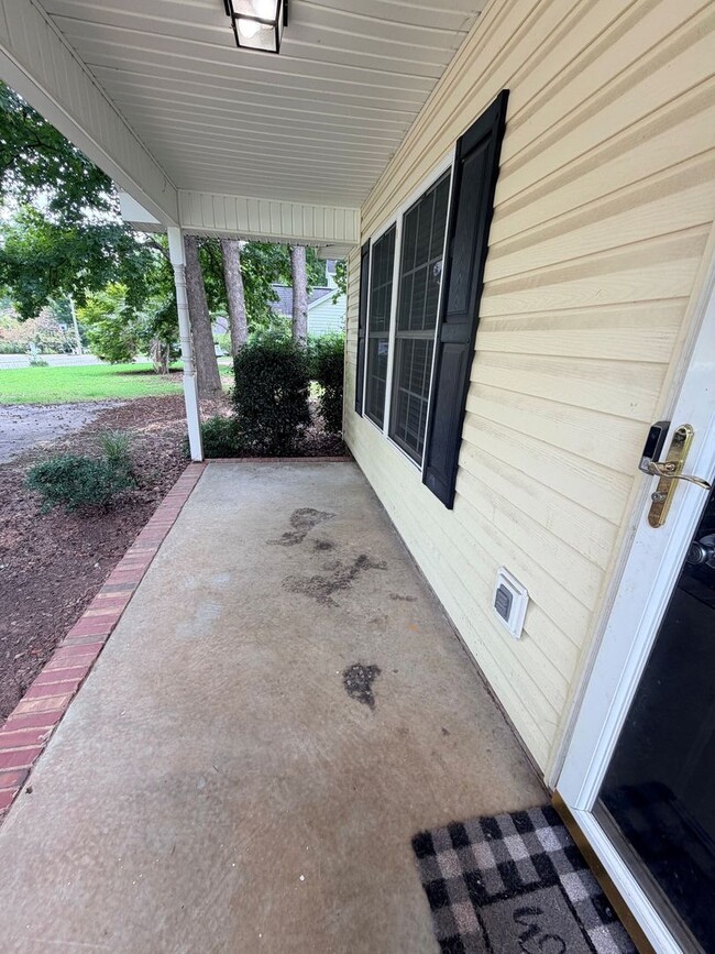Building Photo - 104 Brazington Ct