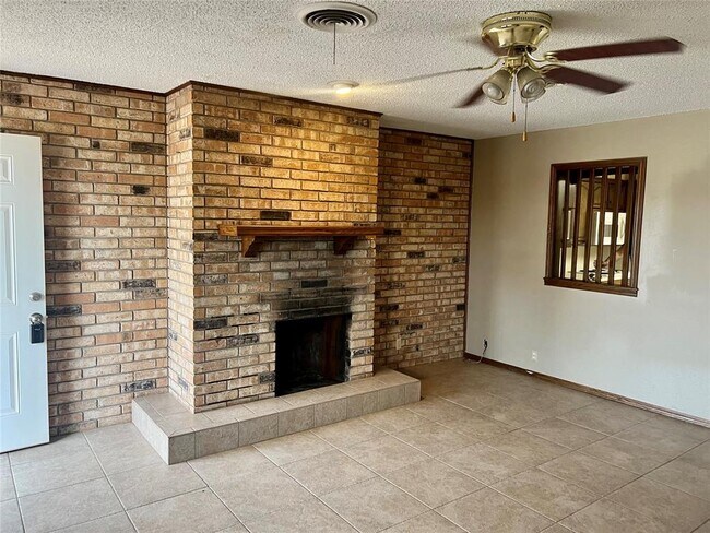 Foto del edificio - 1344 Meadow Ln