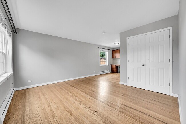 Building Photo - $2,195 - Updated 2 bed/1 bathroom Denver C...