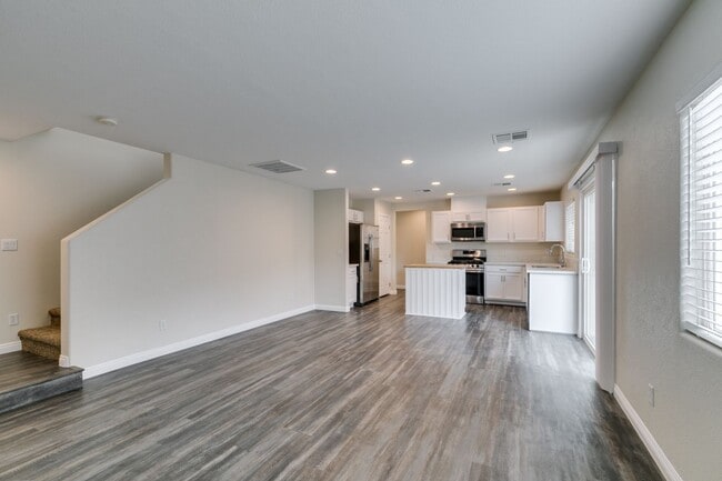 Foto del edificio - NORTH LAS VEGAS, ELDORADO 3 BEDROOM, 2.5 BA HOME, UPDATED, MOVE IN READY