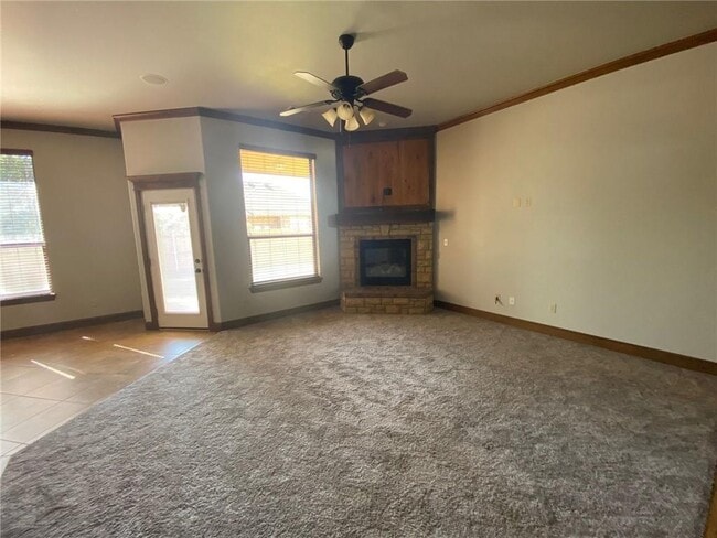 Foto del edificio - 616 Sally Ct