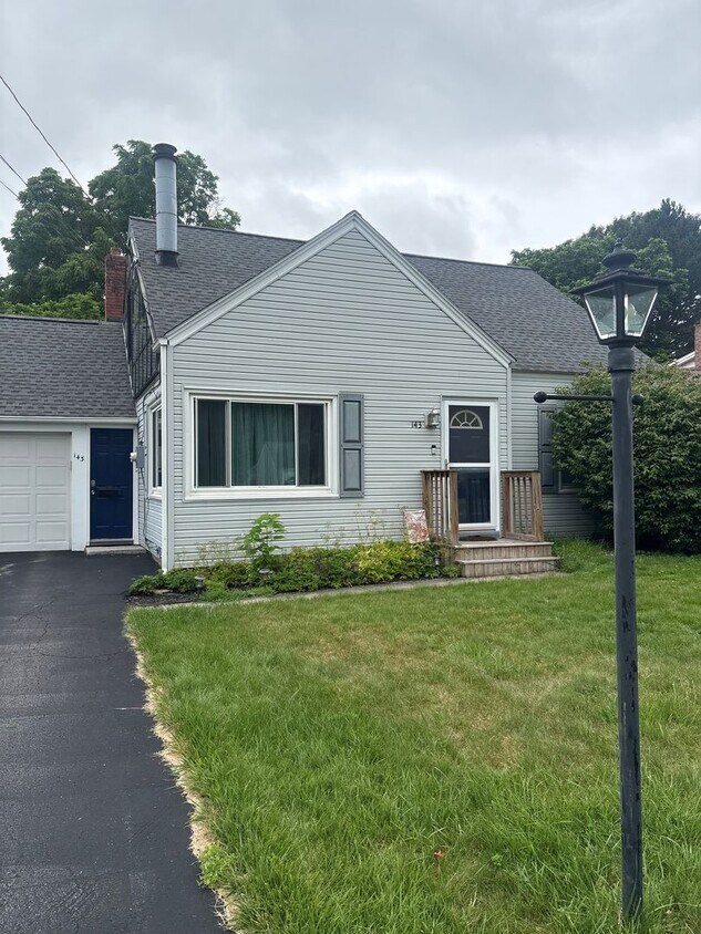 Primary Photo - Charming 3-Bed, 1.5 Bath Home in Peaceful ...