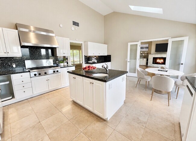 Foto del edificio - 16972 Oak View Dr