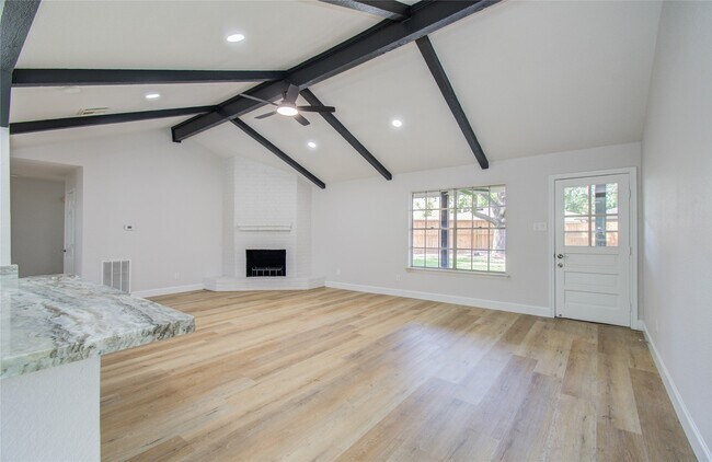Foto del edificio - 7026 Hidden Arbor Ln