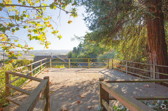 Deck - Golden Gate View Apartments