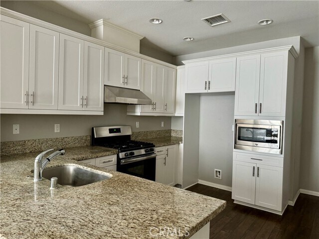 Foto del edificio - 3248 Pebblebrook Rd