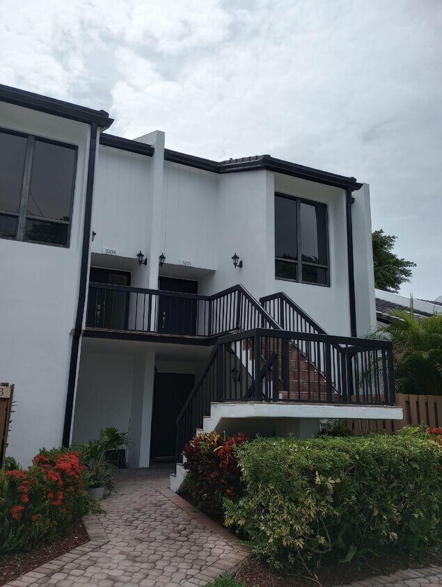 Foto principal - 3205 Bridgewood Dr