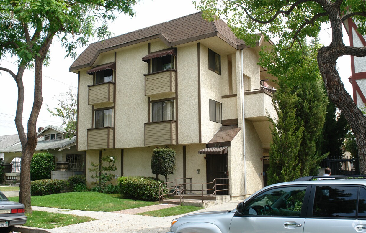 Building Photo - 418 W Windsor Rd