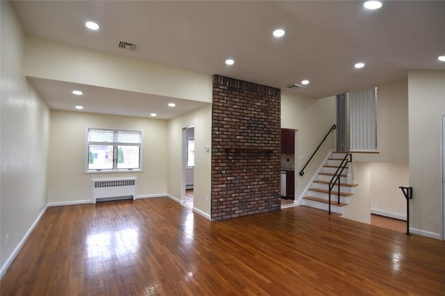 Building Photo - 33 Sylvia Ln