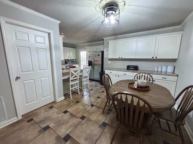 Foto del edificio - 4 BEDROOM IN NORTH  BOSSIER